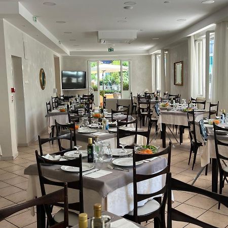Hotel Monti Riccione Extérieur photo