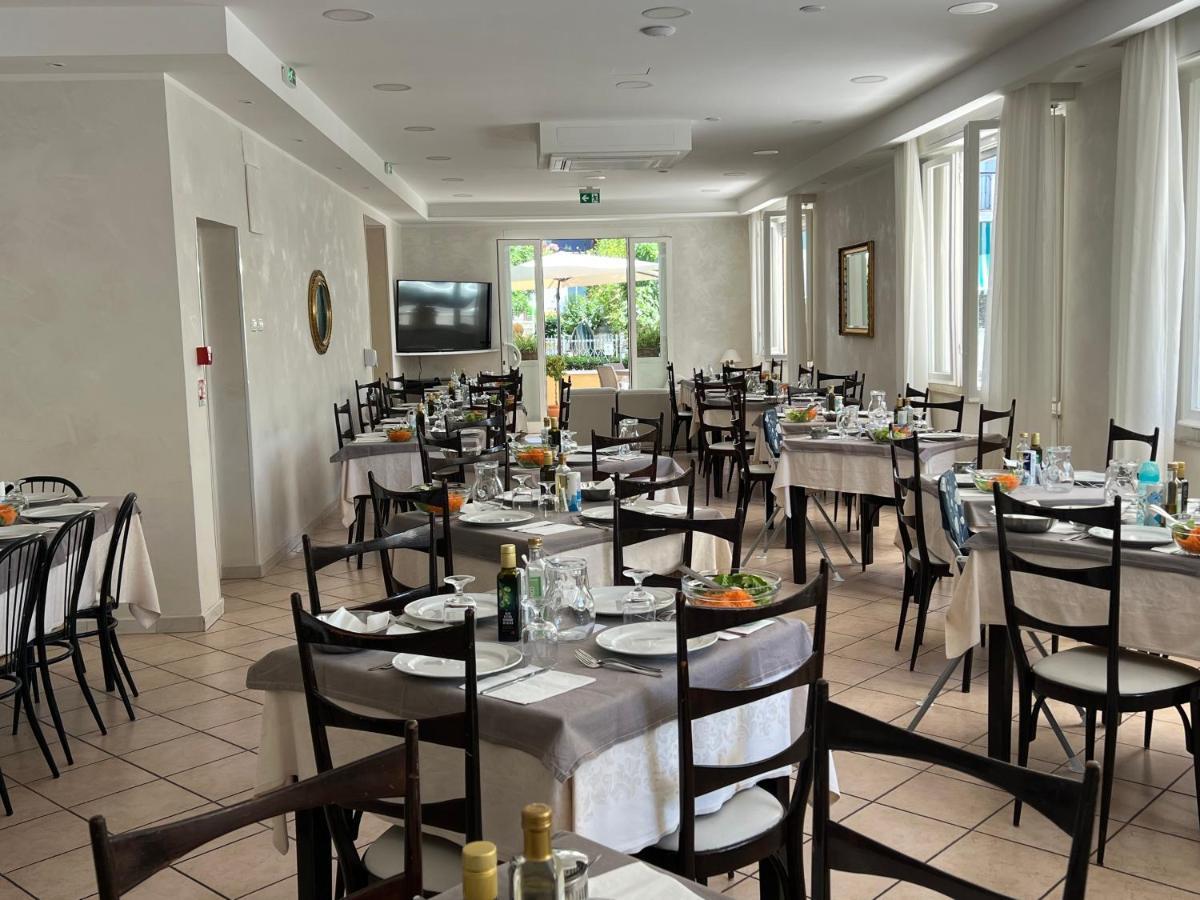 Hotel Monti Riccione Extérieur photo