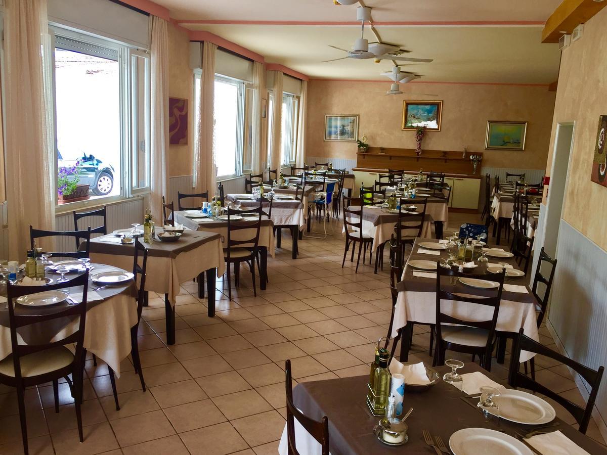 Hotel Monti Riccione Extérieur photo