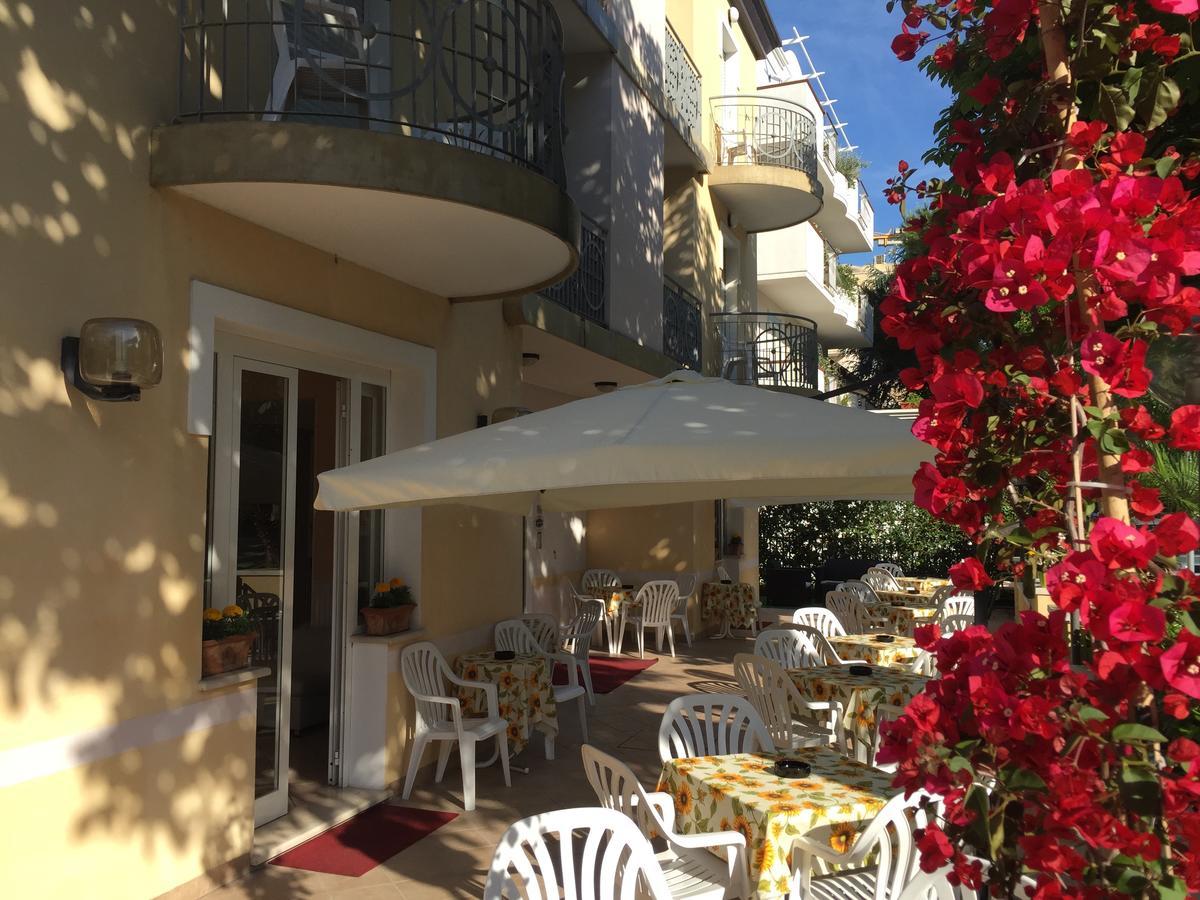 Hotel Monti Riccione Extérieur photo